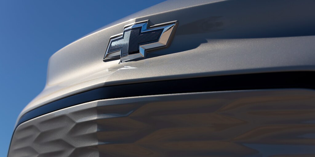 Emblemas Chevrolet en color negro para Bolt EUV 2023