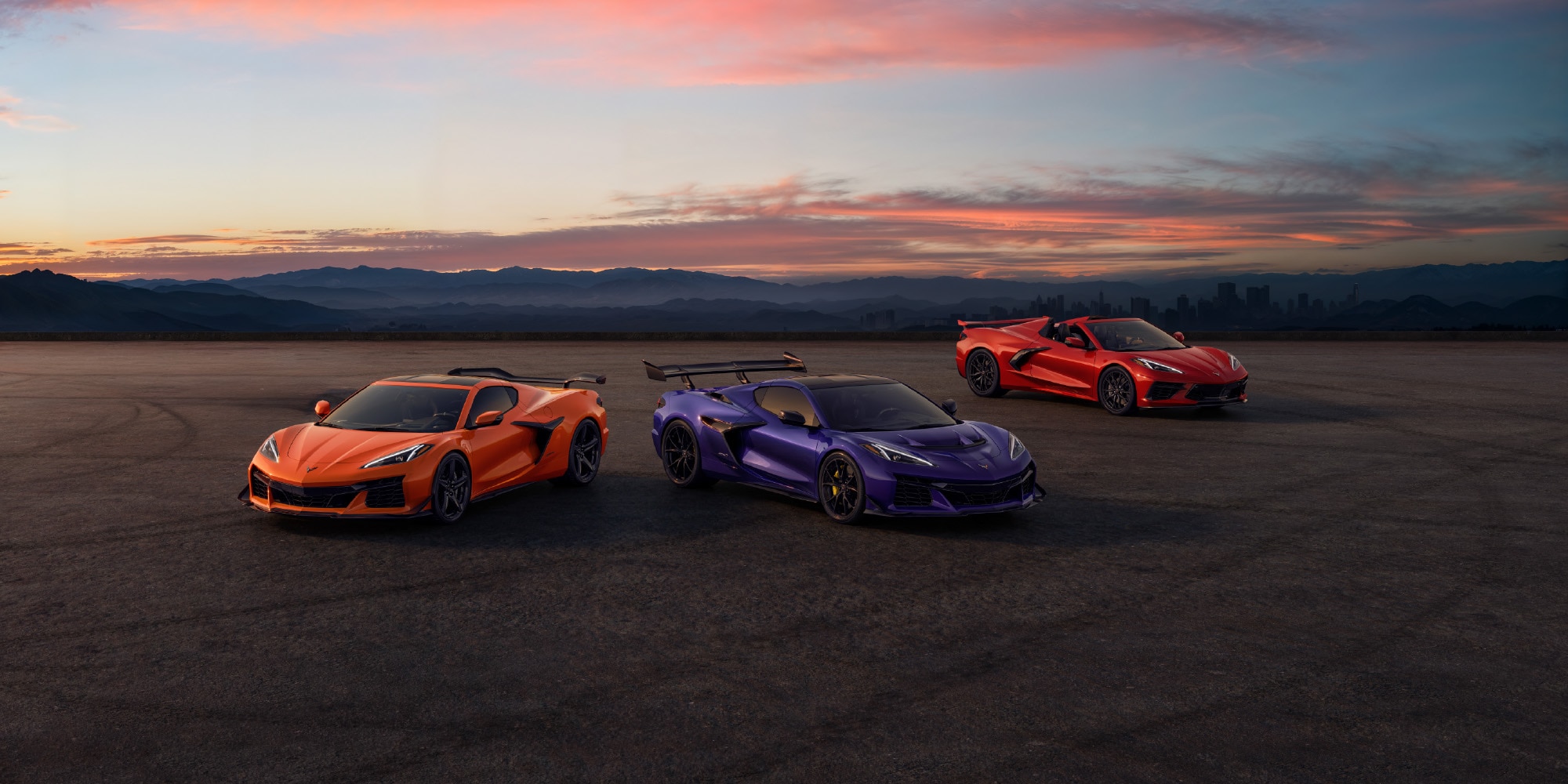 Familia Chevrolet Corvette con versiones Stingray, Z06, ZR1 y ZR1X como sugerencia de vehículos relacionados.