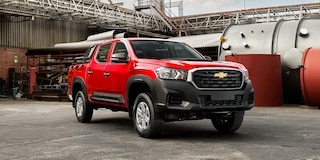 Vista frontal - Chevrolet S10 Max 2025, pickup de doble cabina con gran capacidad de carga y motor 2.0L turbo 4x4 automática